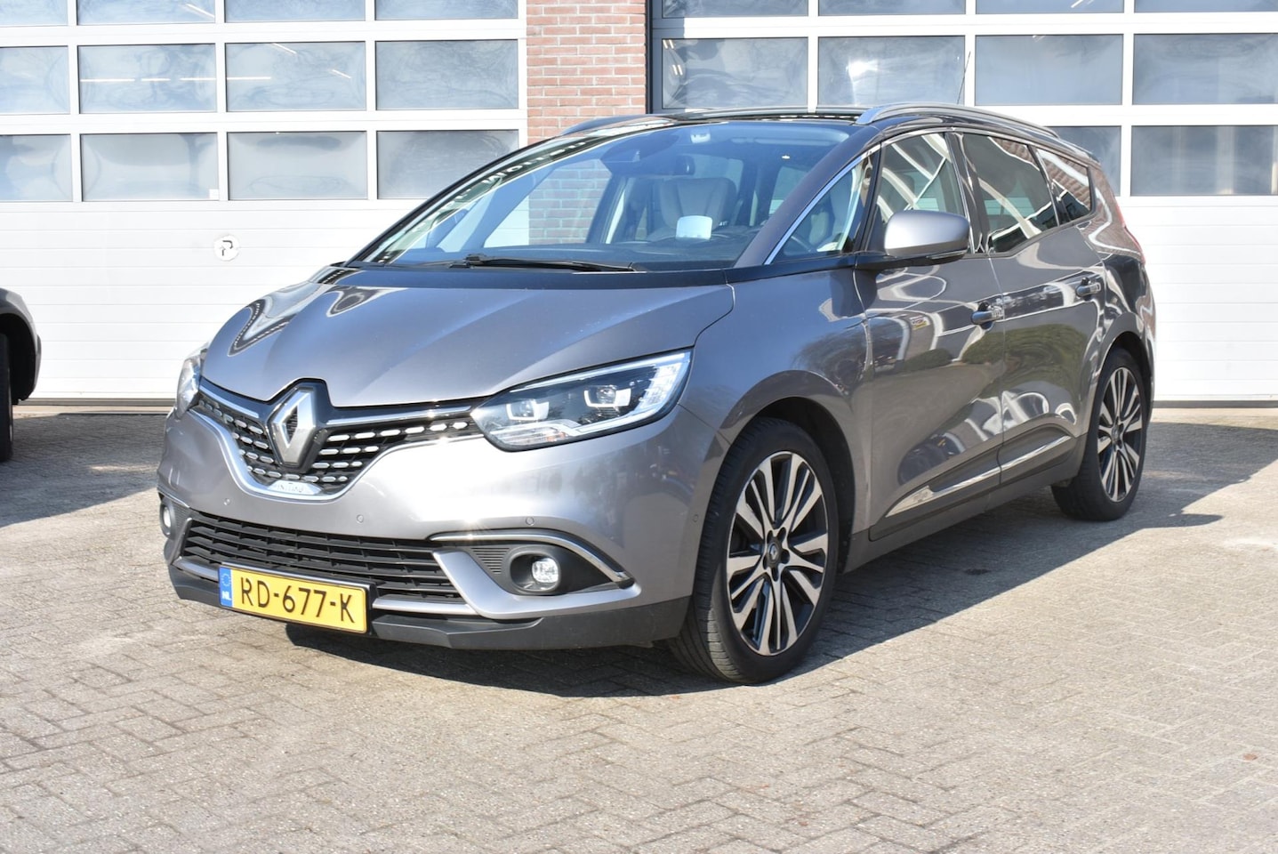 Renault Grand Scénic - 1.2 TCe Initiale Paris 7p. 1.2 TCe Initiale Paris 7p. - AutoWereld.nl