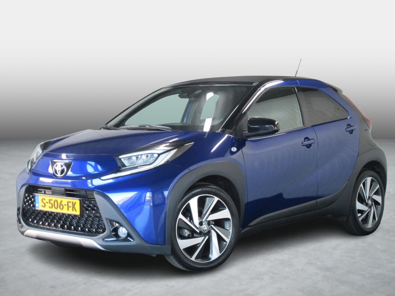 Toyota Aygo X - 1.0 VVT-i MT Envy Elektr. Cabriodak Navi JBL - AutoWereld.nl