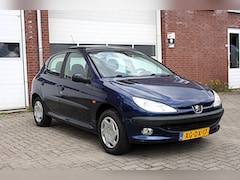 Peugeot 206 - 1.4 Gentry - AIRCO - 5 deurs - Distributie verv. - Elektrische ramen - stuurbekrachtiging