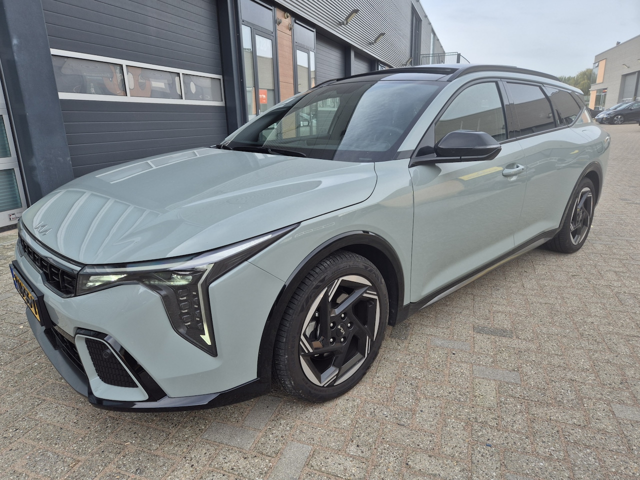 Kia K4 Sportswagon - 1.0 T-GDi MHEV GT-Line Launch Edition (pano) deuken portieren zie foto! - AutoWereld.nl