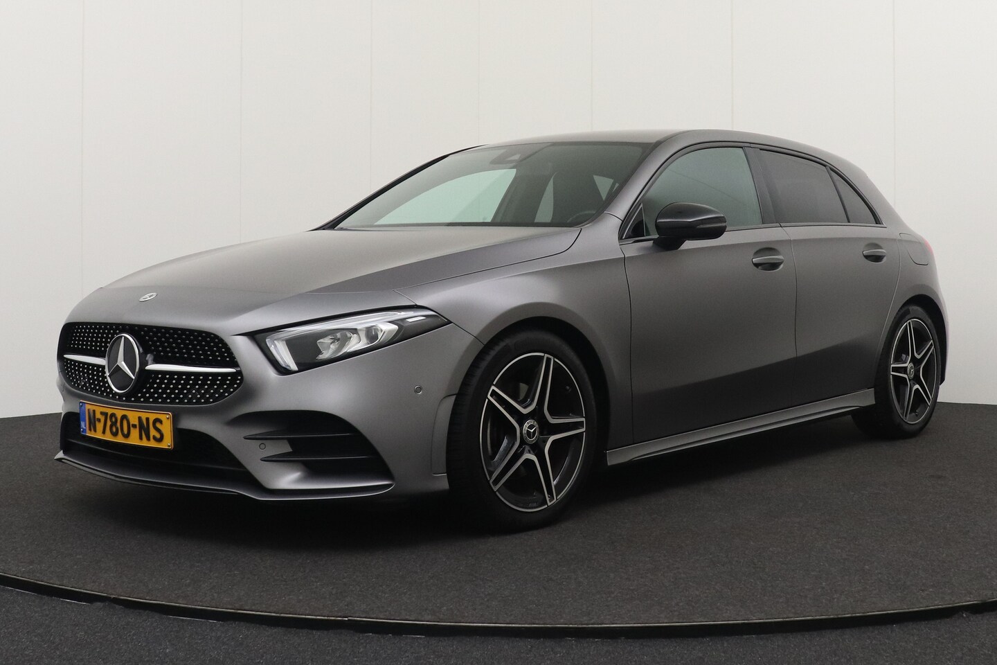 Mercedes-Benz A-klasse - 180 AMG Night-Pack Camera Dodehoek Sfeerverlichting - AutoWereld.nl