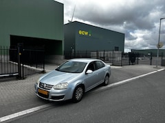 Volkswagen Jetta - 1.6 Trendline Clima.Clima
