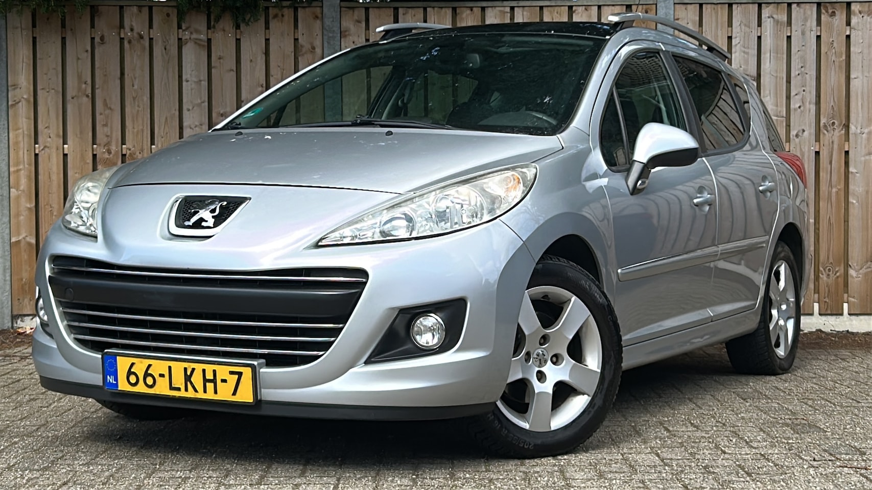 Peugeot 207 SW - 1.6 VTi Blue Lease Executive 1.6 VTi Blue Lease Executive - AutoWereld.nl