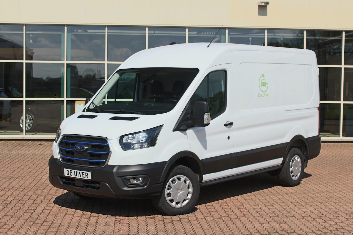 Ford E-Transit - 350 L2H2 Trend 68 kWh Pro Power on board, Navigatie, Adaptieve Cruise, 360 camera - AutoWereld.nl
