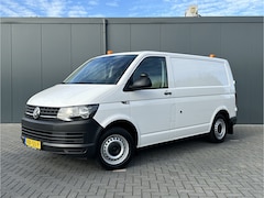 Volkswagen Transporter - 2.0 TDI 102 PK / L1H1 / BOTT INRICHTING SERVICEBUS / 1e EIGENAAR / TREKHAAK / AIRCO / CRUI