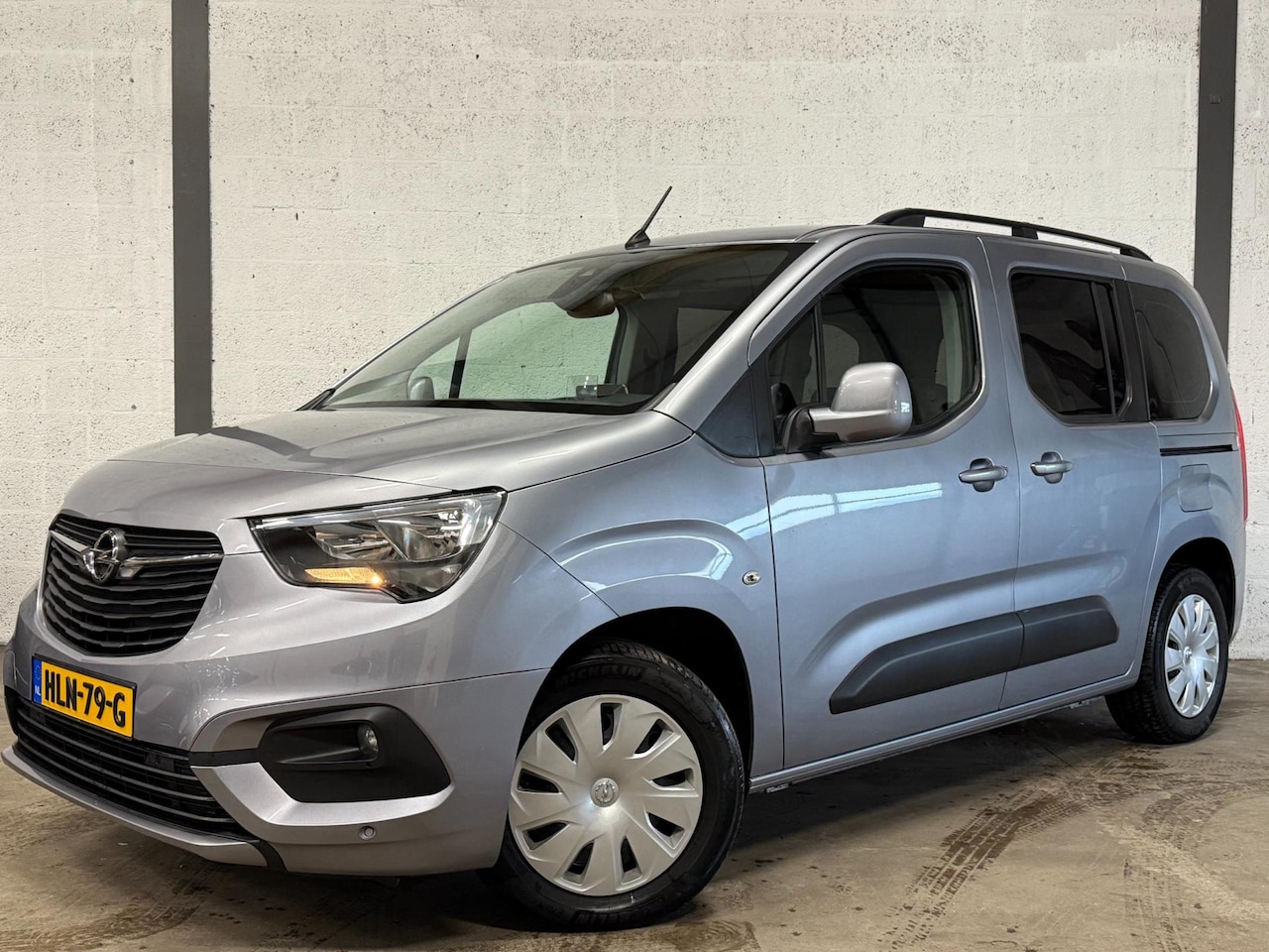 Opel Combo Tour - 1.2 Turbo Carplay Navi|Camera|HeadUp|PDC|Cruise|Dealer Onderhouden !! - AutoWereld.nl