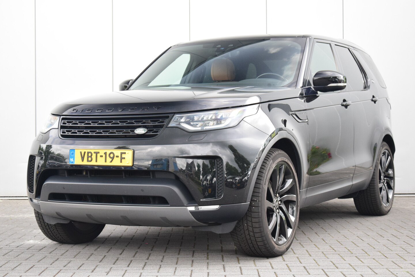 Land Rover Discovery - 3.0 Td6 HSE Luxury Leer/Verwarmd Pano/Dak Trekhaak/wegklapbaar - AutoWereld.nl