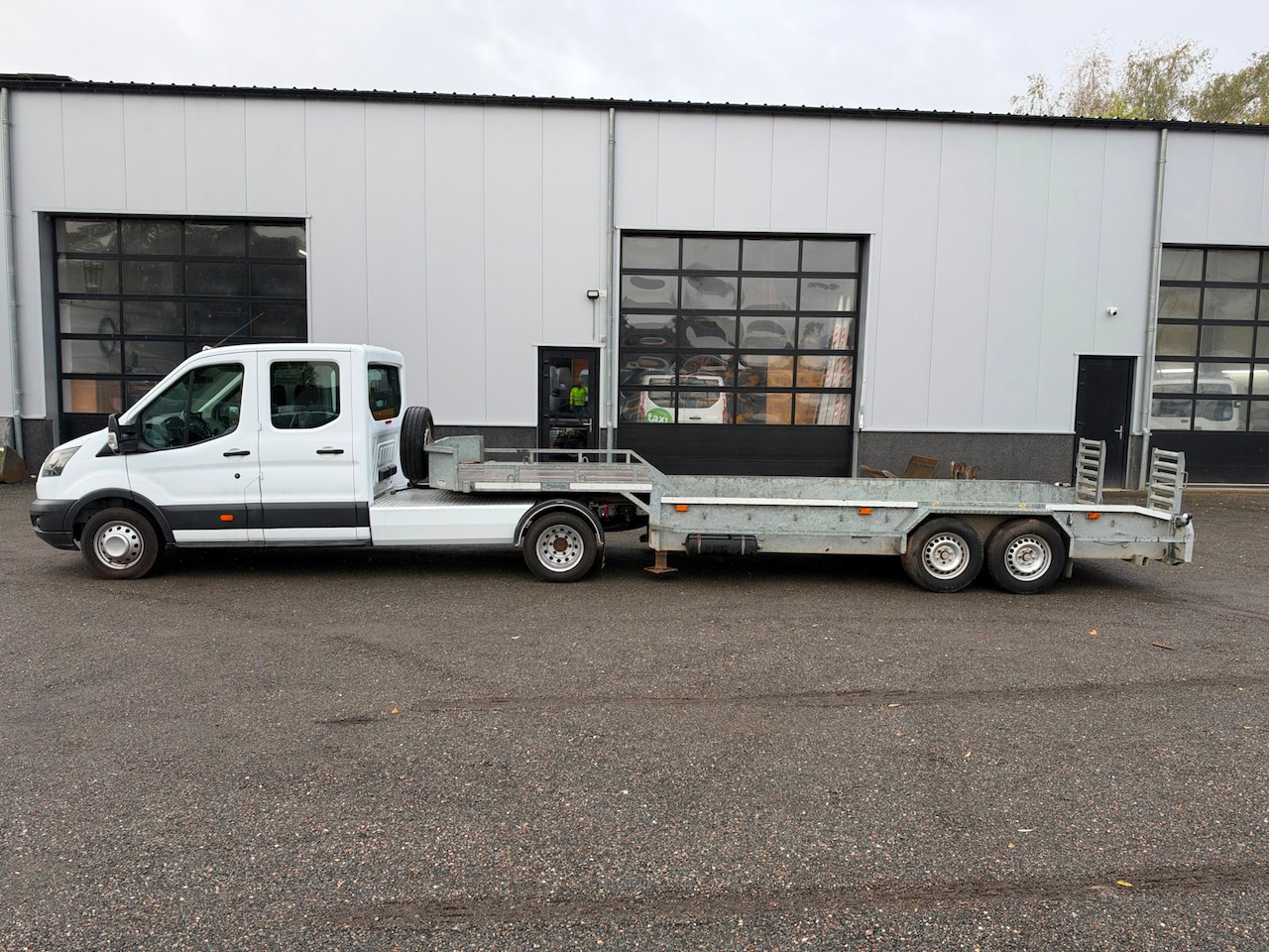 Ford Transit - 170PK EURO 6 DC BE Combi 8.1 ton Veldhuizen Kuiptrailer Semi Dieplader Trekker + oplegger - AutoWereld.nl