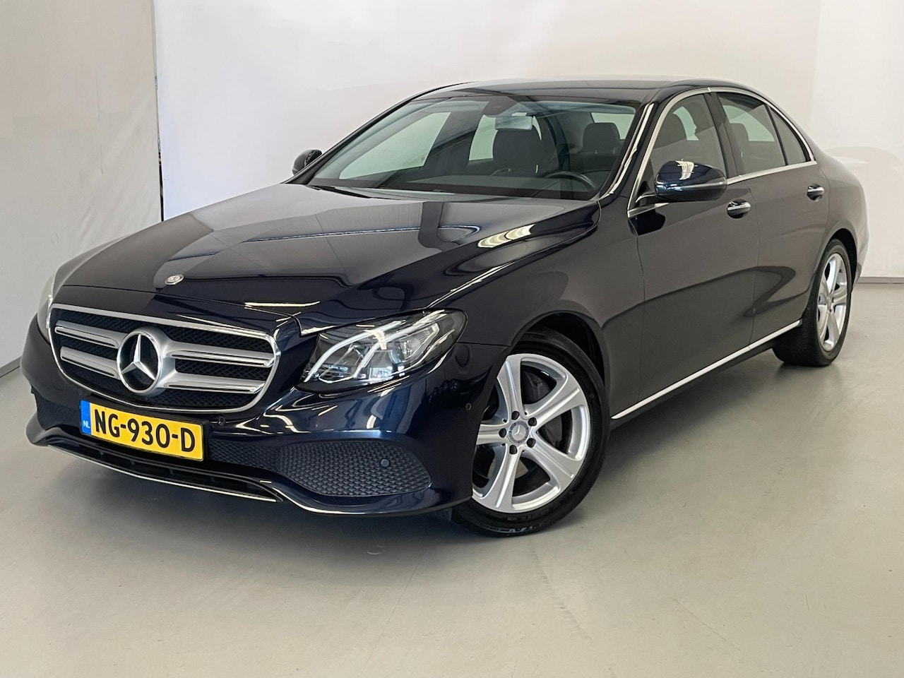 Mercedes-Benz E-klasse - 350d / NL-auto / Keyless / Sfeerverlichting - AutoWereld.nl