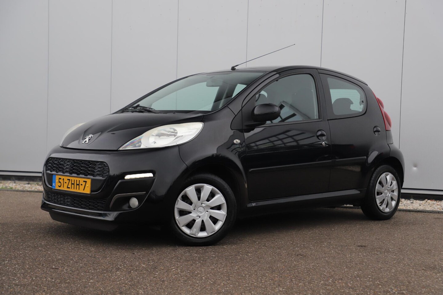 Peugeot 107 - 1.0 Active Airco Radio Bluetooth Elektrische Ramen - AutoWereld.nl