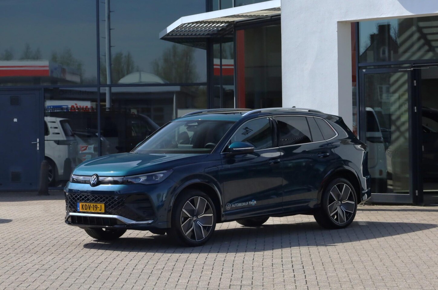 Volkswagen Tiguan - 1.5 eHybrid R-Line Edition 204PK/150KW, LED Matrix IQ.Light, rondomzichtcamera (area view) - AutoWereld.nl