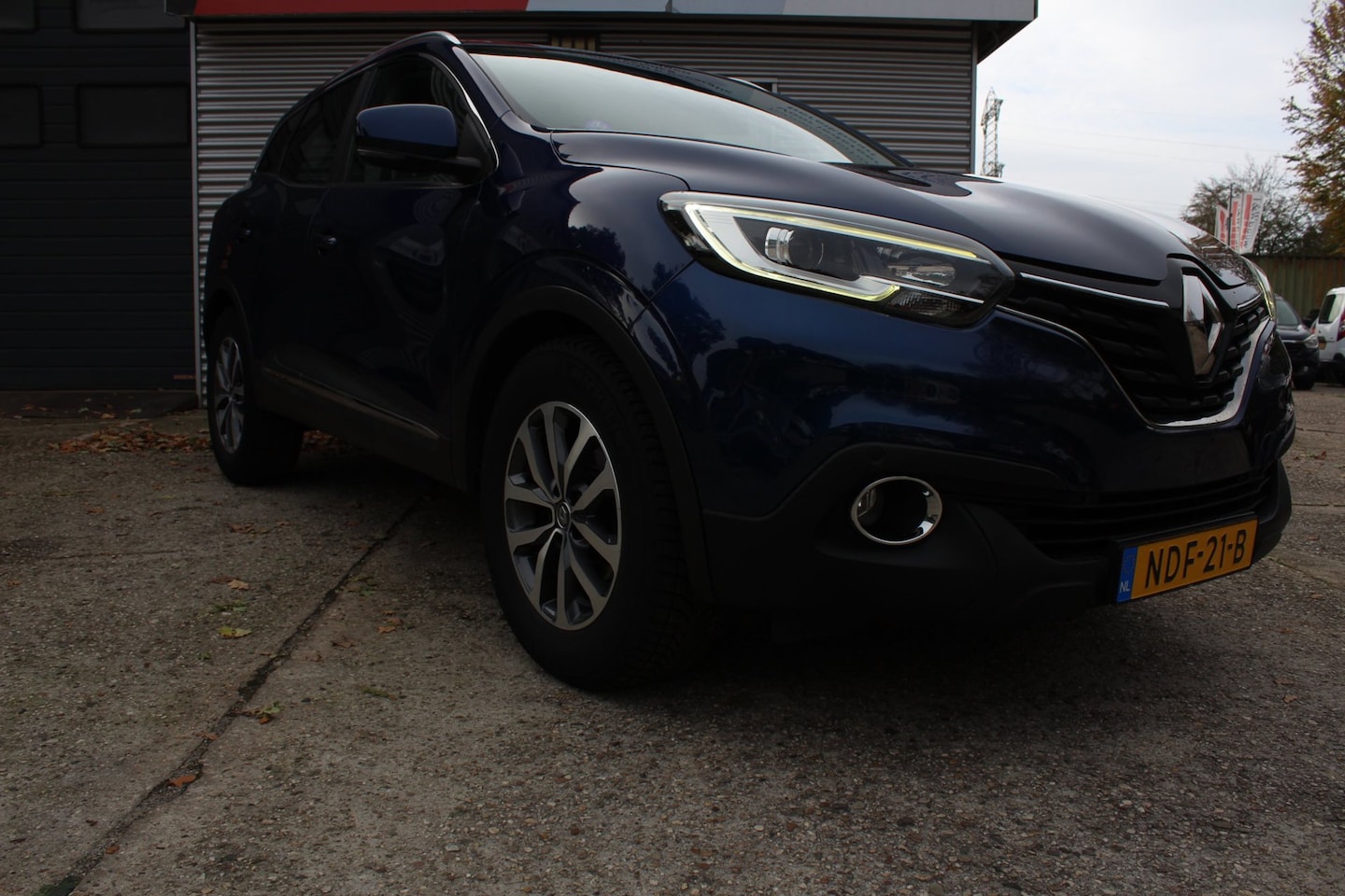 Renault Kadjar - 1.2 TCe Intens 1.2 TCe Intens 5-deurs, netjes, boekjes, navigatie, airco, camera nieuwe apk en beurt, cru - AutoWereld.nl