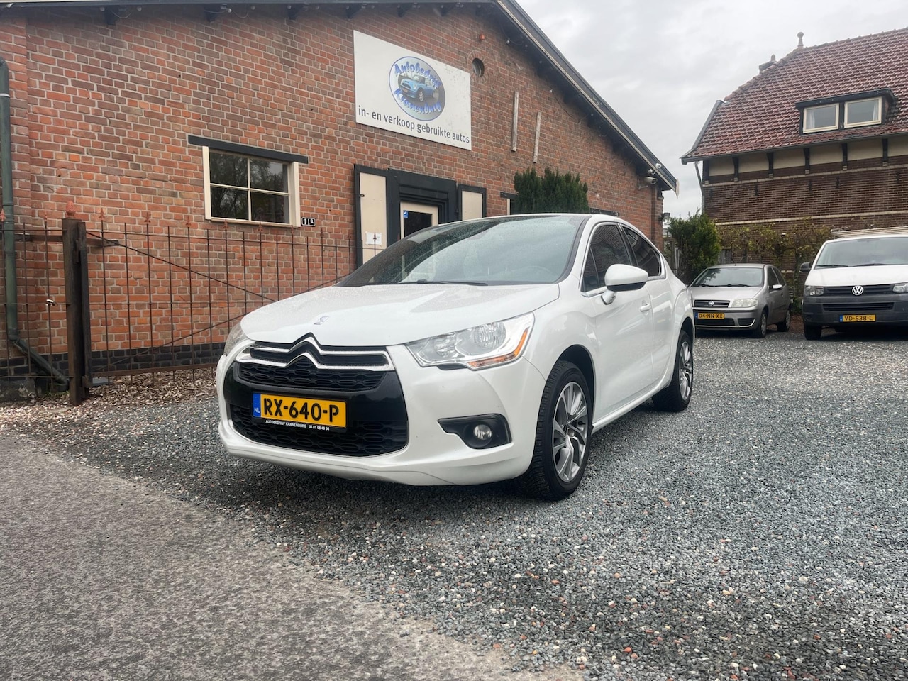DS 4 - 1.2 PureTech Chic 1.2 PureTech Chic ( Climate controle + Navigatie + Trekhaak ) - AutoWereld.nl