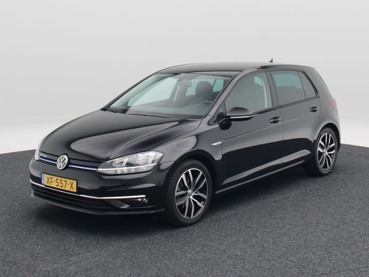 Volkswagen Golf - 1.5 TSi 130 Pk Highline | Stoelverwarming | Adaptive | Navigatie | Climatronic | 17 Inch | - AutoWereld.nl