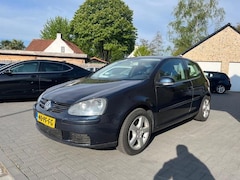 Volkswagen Golf - 1.6 FSI Sportline Airco