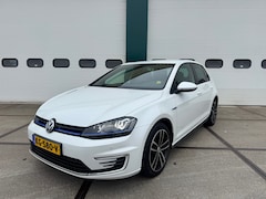 Volkswagen Golf - 1.4 TSI GTE Connected Series