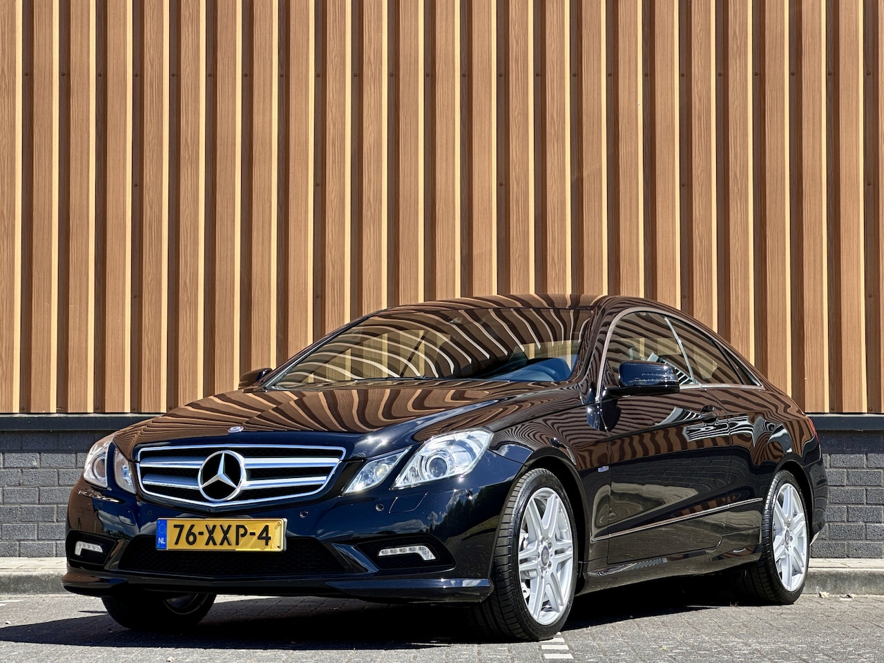 Mercedes-Benz E-klasse Coupé - 250 CGI Elegance | Parkeersensoren | Cruise Control | Stoelverwarming | 18" Lichtmetaal | - AutoWereld.nl