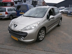 Peugeot 207 - 1.4-16V Color-line
