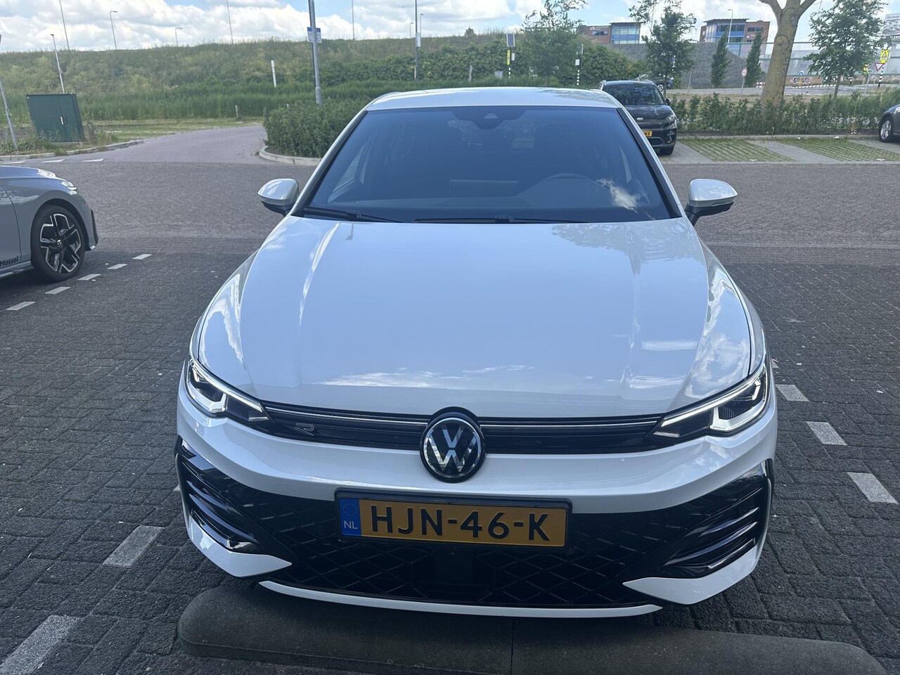 Volkswagen Golf - 1.5 eTSI R-Line Edition | Automaat | Navigatie | Draadloze Apple carplay | Adaptive cruise - AutoWereld.nl