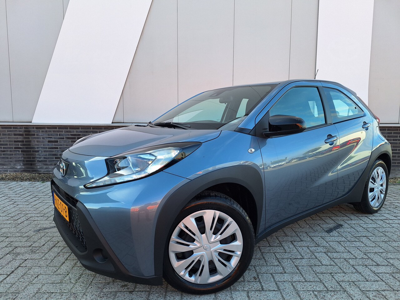 Toyota Aygo X - 1.0 VVT-i MT Play Ad Cruise Airco Apple/Android auto - AutoWereld.nl