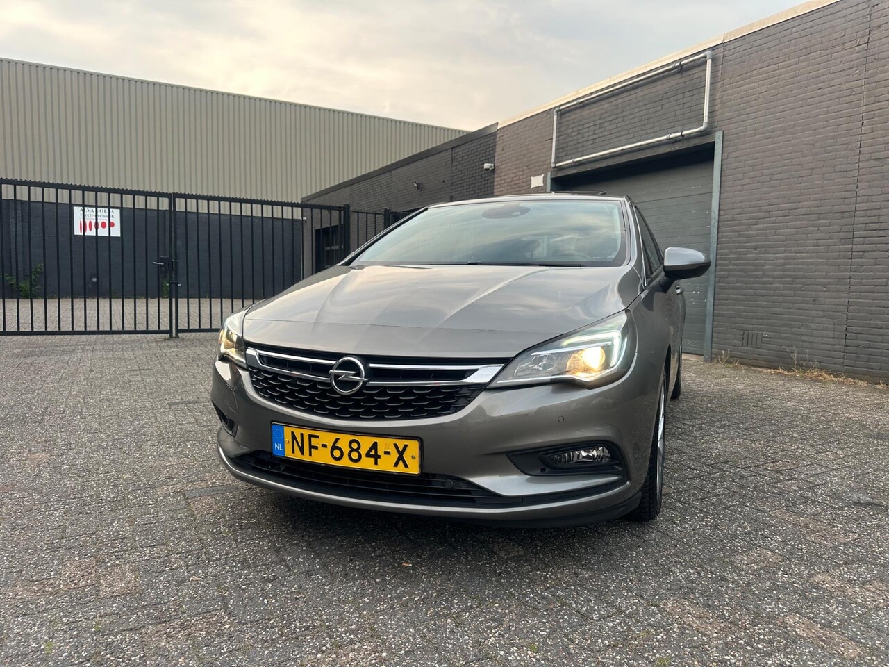 Opel Astra - 1.4 Business+ Aut. Clima Navi Dak PDC Led LM-Wielen APK NAP. - AutoWereld.nl