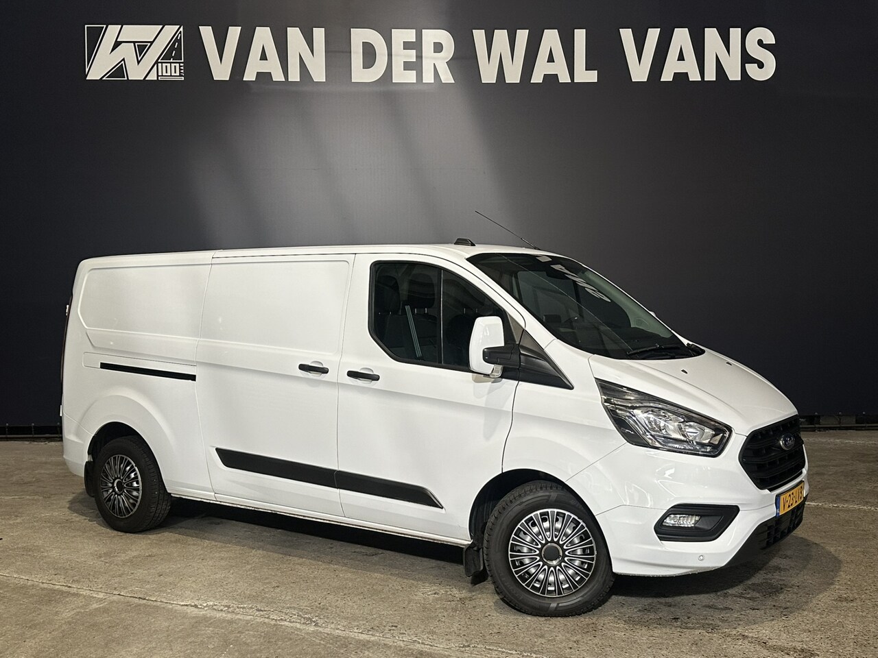 Ford Transit Custom - 2.0 TDCI L2H1 Euro6 Airco | Navigatie | Apple Carplay | Cruisecontrol | Stoelverwarming LE - AutoWereld.nl