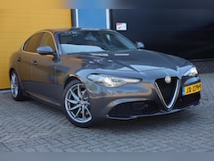 Alfa Romeo Giulia - 2.2 Super / TOPSTAAT / Dealer Onderhouden / 6 Bak / Navi / Camera / Cognac Leder / Xenon