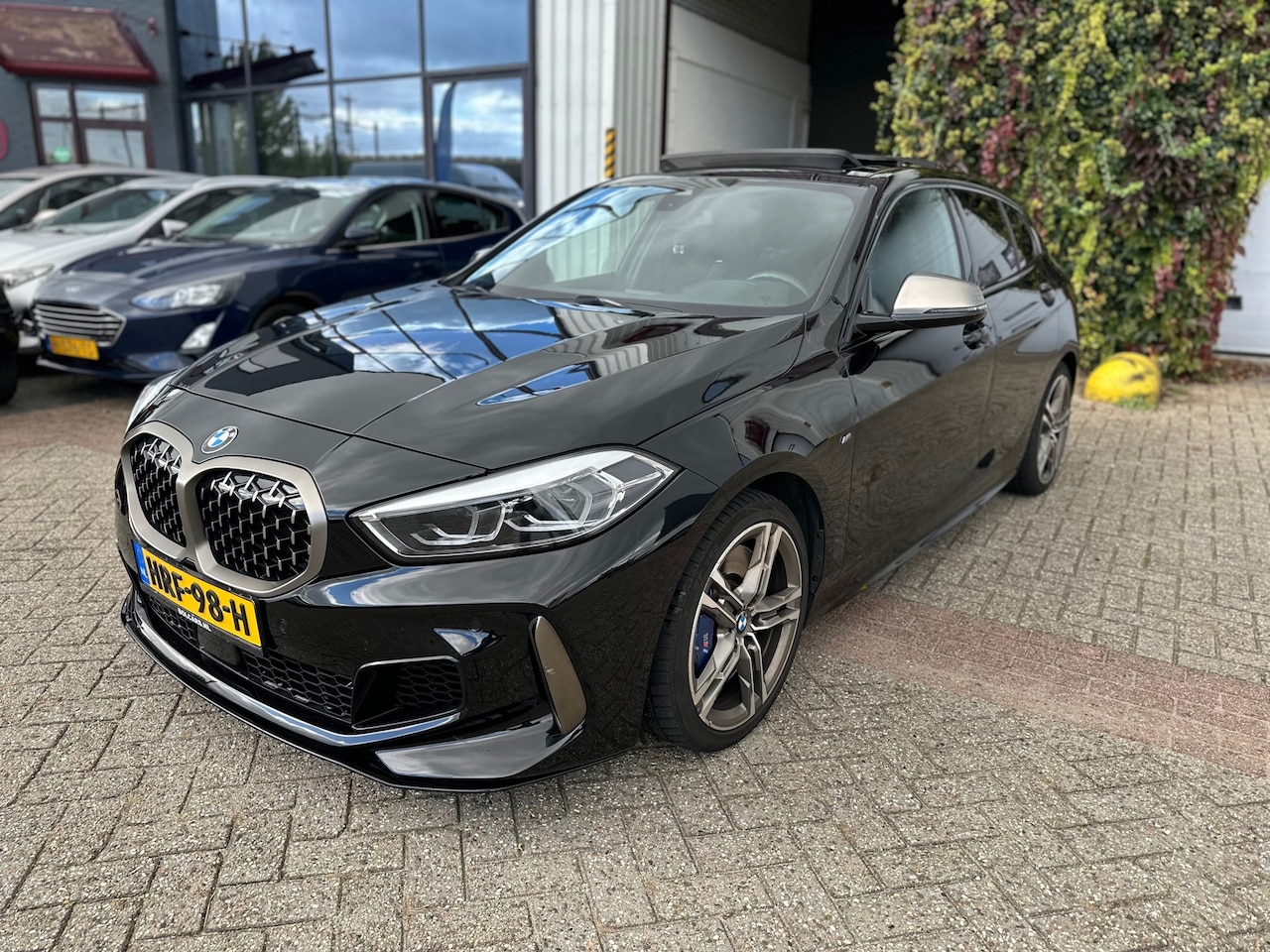 BMW 1-serie - M135i xDrive High Executive M135i xDrive High Executive,PANO,HUD,Camera - AutoWereld.nl