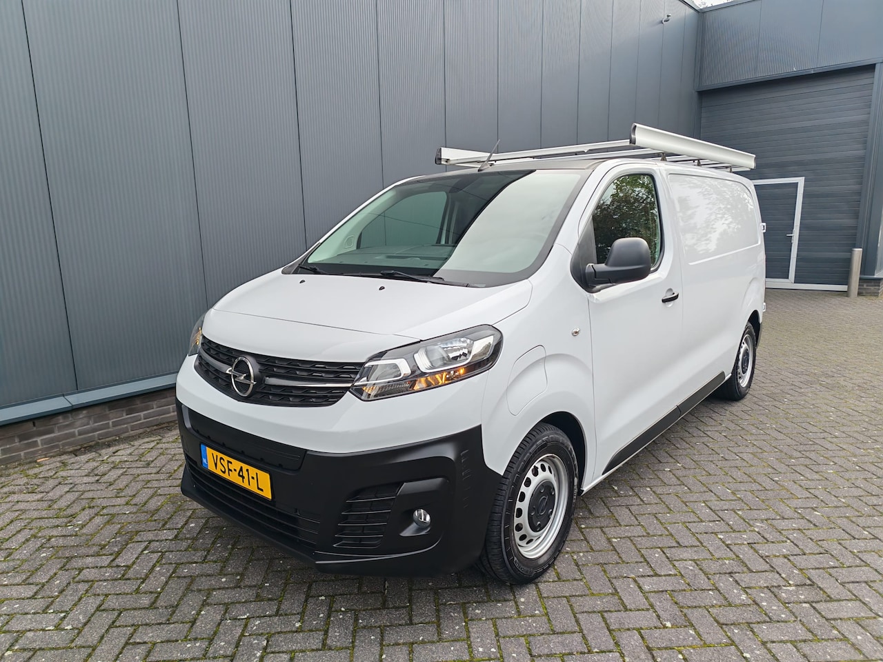 Opel Vivaro-e - 75kWh L2H1 Edition Long range 75KWH AUT. L2H1 Airco, Apple Carplay Android - AutoWereld.nl