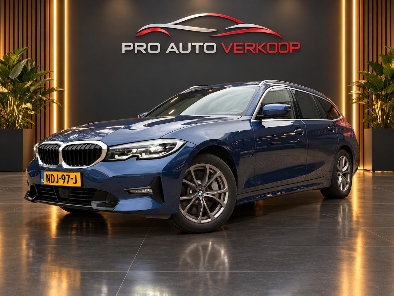 BMW 3-serie Touring - 330e Business Edition Plus M-Pakket_Panorama_Prachtige auto - AutoWereld.nl