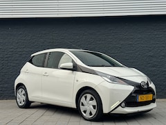 Toyota Aygo - 1.0 VVT-i x-play NAVIGATIE/AIRCO/5DRS