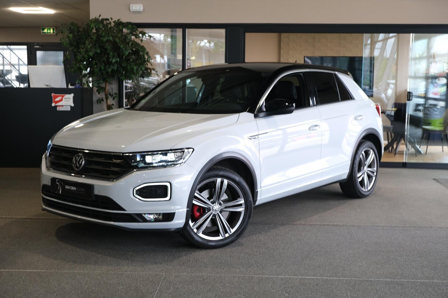 Volkswagen T-Roc - 1.5 TSI DSG 2x R-line Virtual ACC Led Cam Navi - AutoWereld.nl