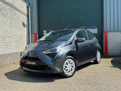 Toyota Aygo - 1.0 VVT-i x-play, Achteruitrij camera, Apple carplay, Airco