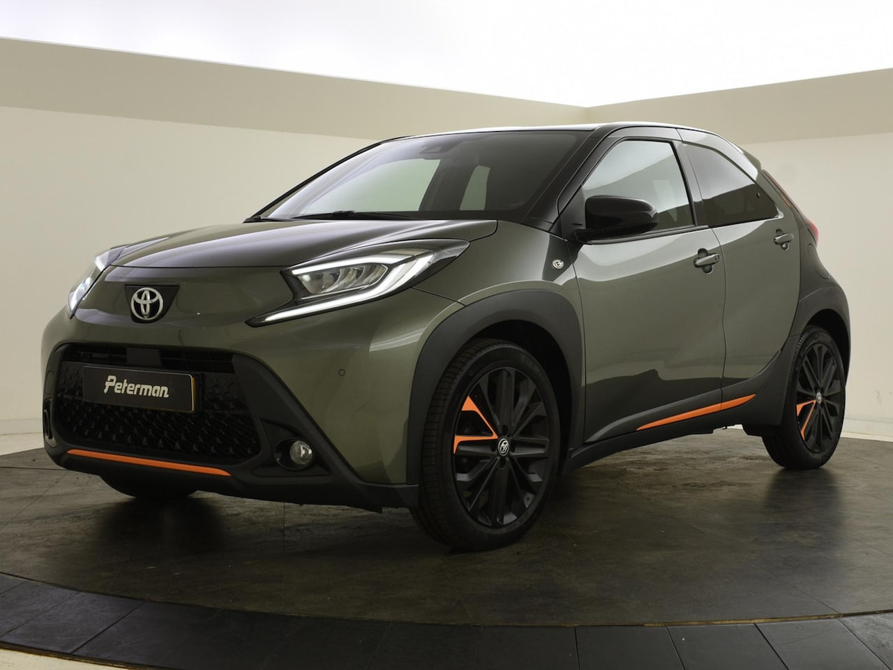 Toyota Aygo X - 1.0 VVT-i S-CVT Premium Bi-Tone | PDC | JBL | Navigatie | - AutoWereld.nl