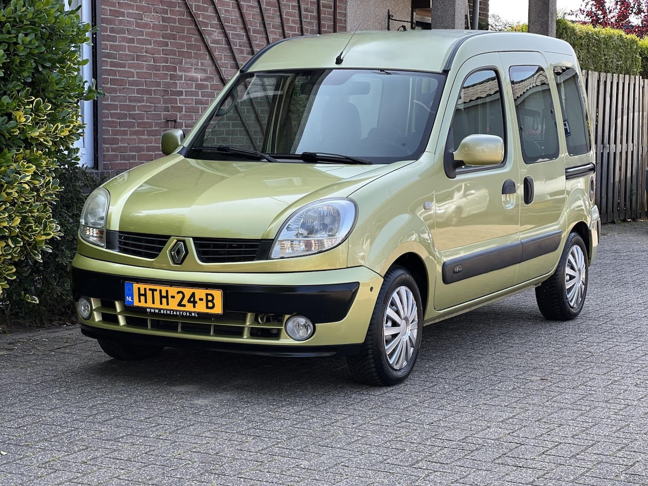 Renault Kangoo - 1.6-16V Expression Invalide-Mindervalide/Aangepast/Automaat - AutoWereld.nl