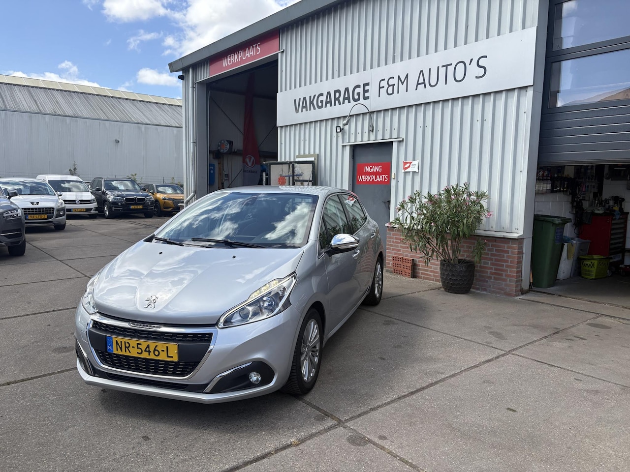 Peugeot 208 - 1.2 PureTech Allure Clima, cruise, navi, pdc achter - AutoWereld.nl