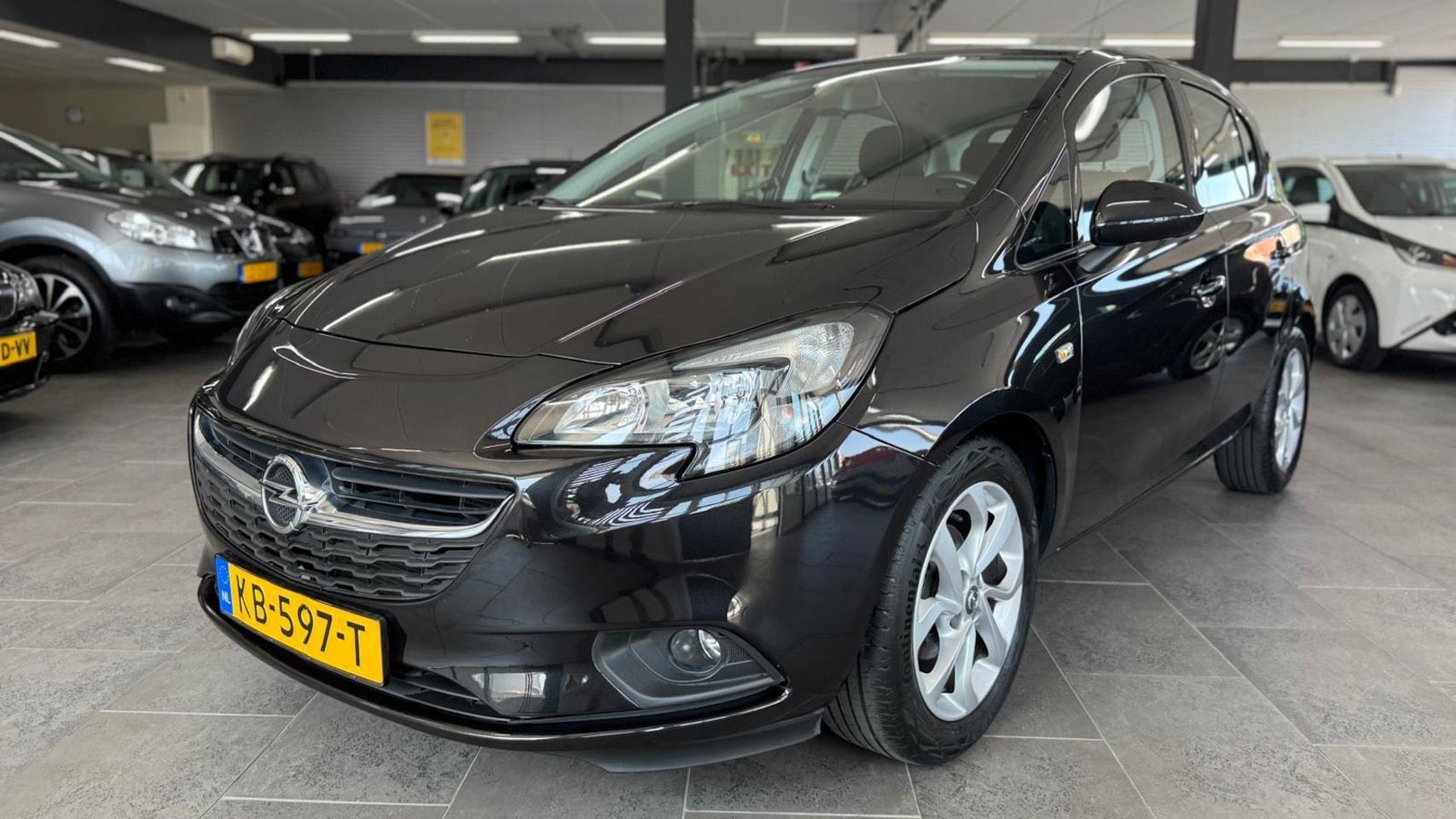 Opel Corsa - 1.4 Edition 5-deurs airco elektrische pakket cruise controle lm-velgen - AutoWereld.nl