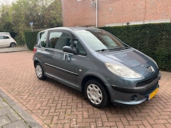 Peugeot 1007 - 1.4 Sesam Urban