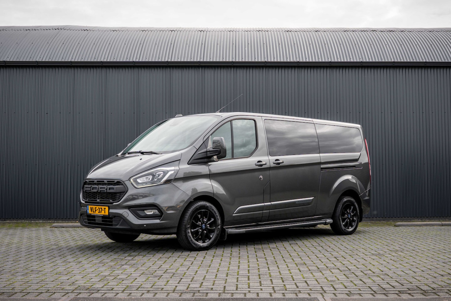 Ford Transit Custom - 2.0 EcoBlue L2H1 | Platinum Edition | DC 5-Zits | Automaat | Camera | Cruise | 1e Eigenaar - AutoWereld.nl