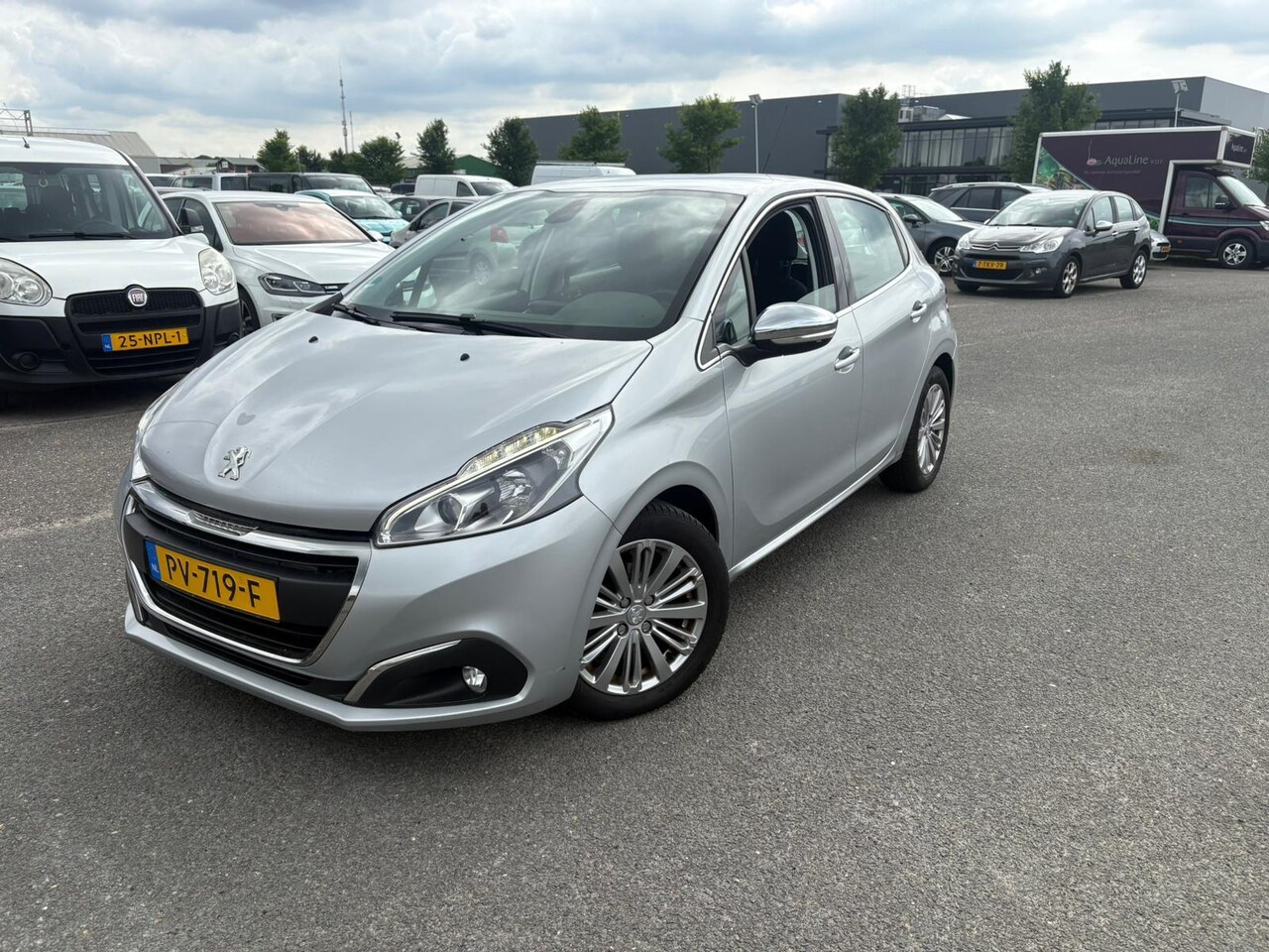 Peugeot 208 - 1.6 BlueHDi Blue Lease Executive Clima, cruise, navi, pdc achter - AutoWereld.nl