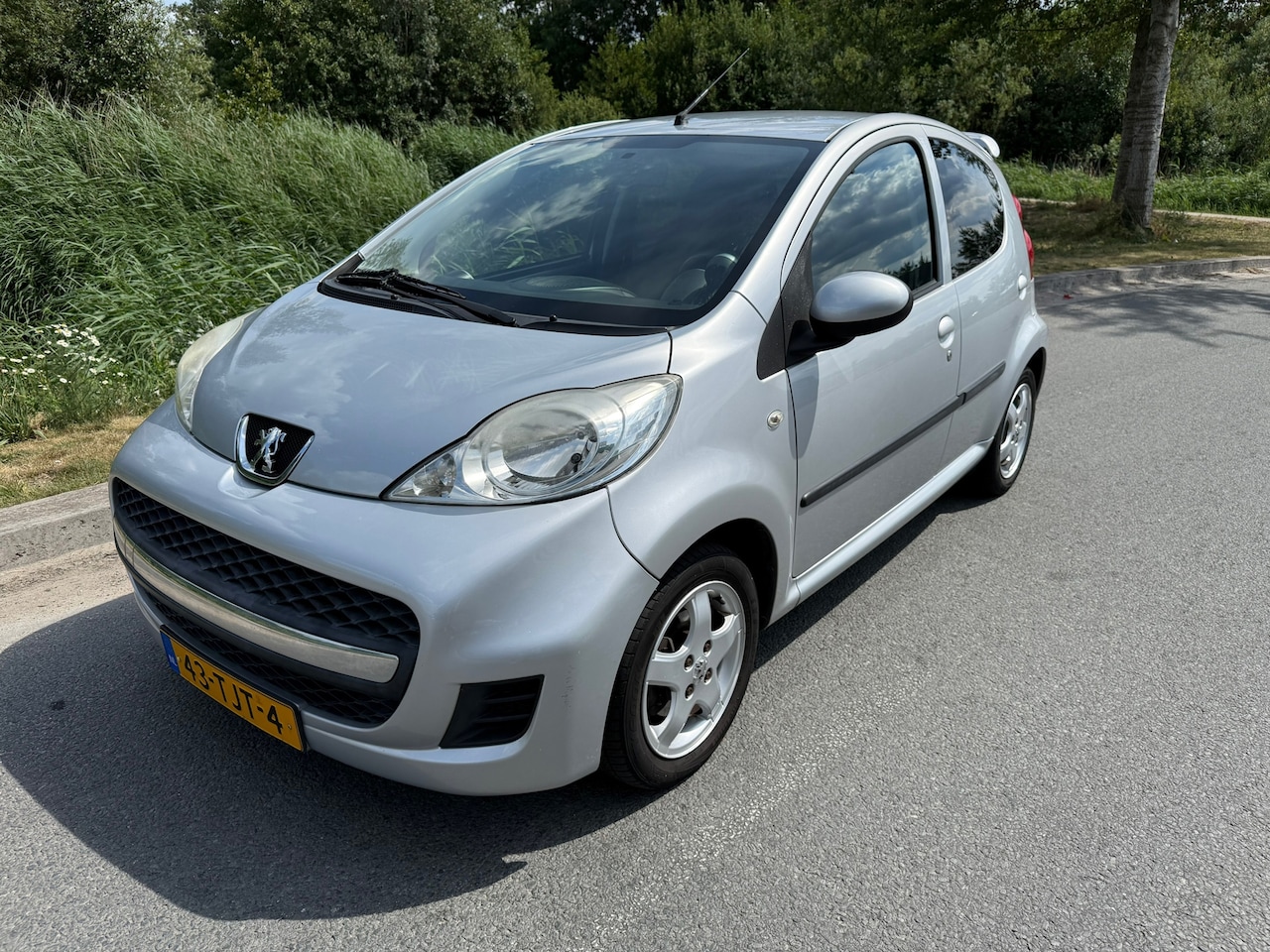 Peugeot 107 - 1.0-12V Black & Silver SPORT/5 DEURS/HALF LEDER/AIRCO/SPORT VELGEN/LEUKE AUTO INRUIL MOGEL - AutoWereld.nl