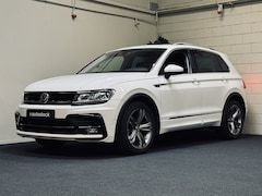 Volkswagen Tiguan - 1.5 TSI ACT Highline R-Line | Panorama | Leder | Trekhaak