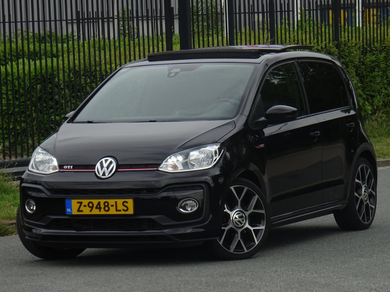 Volkswagen Up! - 1.0 TSI GTI 5-DEURS PANORAMADAK/PDC/APK 2027 - AutoWereld.nl