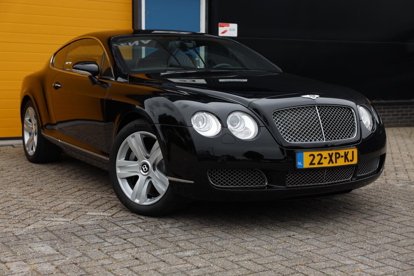 Bentley Continental GT - 6.0 W12 / NL Auto / NAP / Leder / Navi / TOPSTAAT / Uniek / Youngtimer - AutoWereld.nl