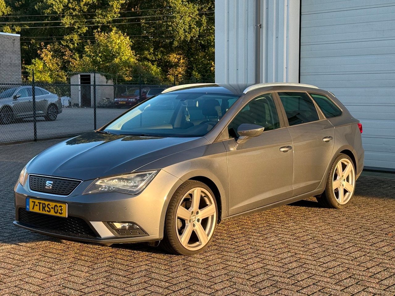 SEAT Leon ST - 1.6 TDI Ecomotive, Xenon, Led, Navi, Cruise, Lm Velgen ! - AutoWereld.nl