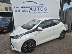 Toyota Aygo - 1.0 VVT-i x-play Navi Camera nieuwe koppeling