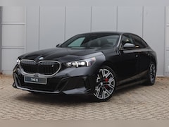 BMW i5 - eDrive40 M Sport / Panoramadak / Stoelventilatie / Parking Assistant Plus / Bowers & Wilki