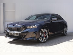 BMW i5 - eDrive40 M Sport / Panoramadak / Adaptieve LED / Verwarmd stuurwiel / Bowers & Wilkins / L