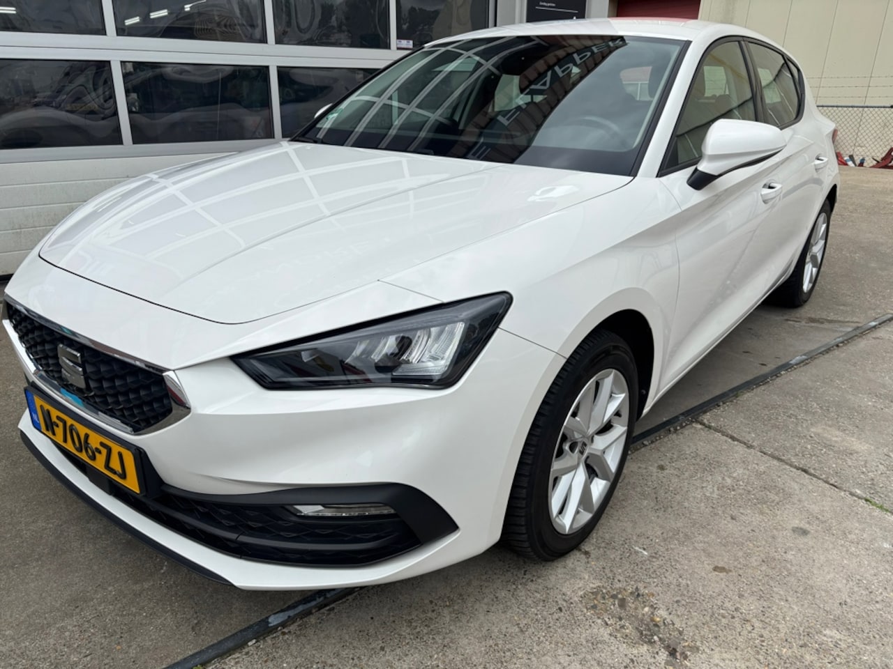 SEAT Leon Sportstourer - 2.0 TDI Style Business Intense 2.0 TDI Style Business Intense - AutoWereld.nl