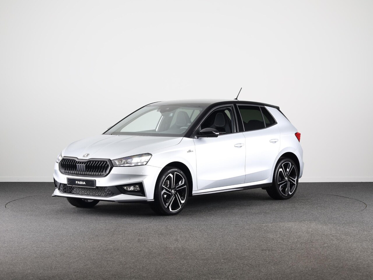 Skoda Fabia - Monte Carlo 1.0 TSI 115 pk 7 versn. DSG | Travel assist plus | 18 inch lichtmetalen velgen - AutoWereld.nl